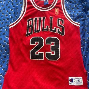 Authentic Michael Jordan Chicago Bulls Red Jersey size 40 M used